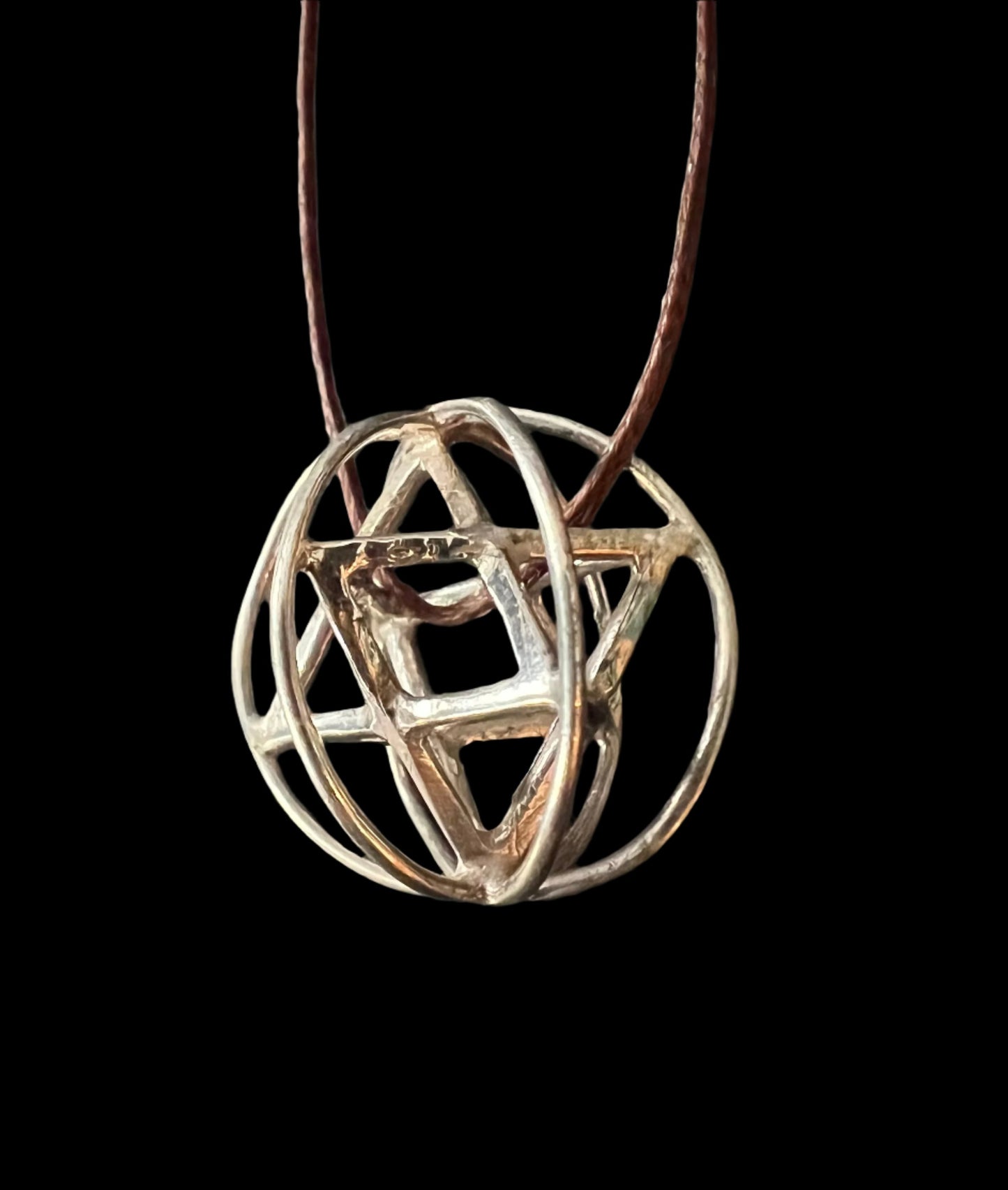 Colgante mediano de esfera de prana y Merkaba de oro Ka
