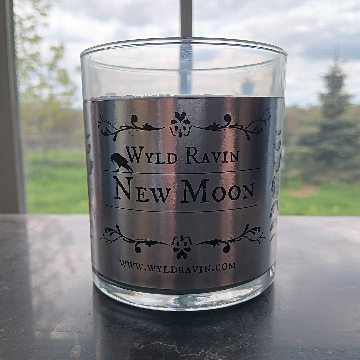 Vela de luna nueva de Wyld Ravin
