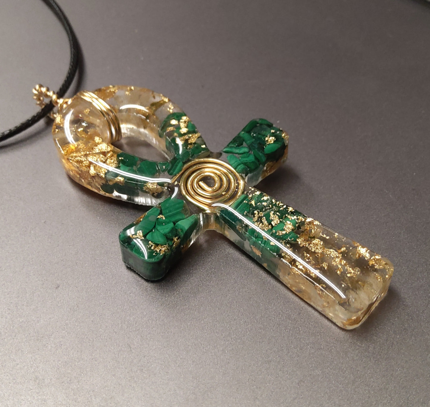 Collar Ankh de orgonita de citrino y malaquita