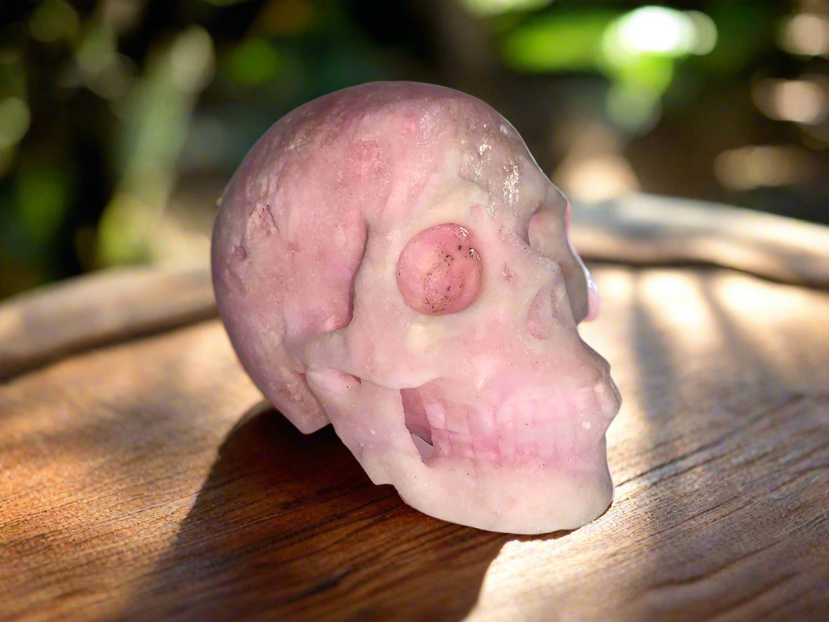 Cráneo de aragonito rosa raro de 4,3"