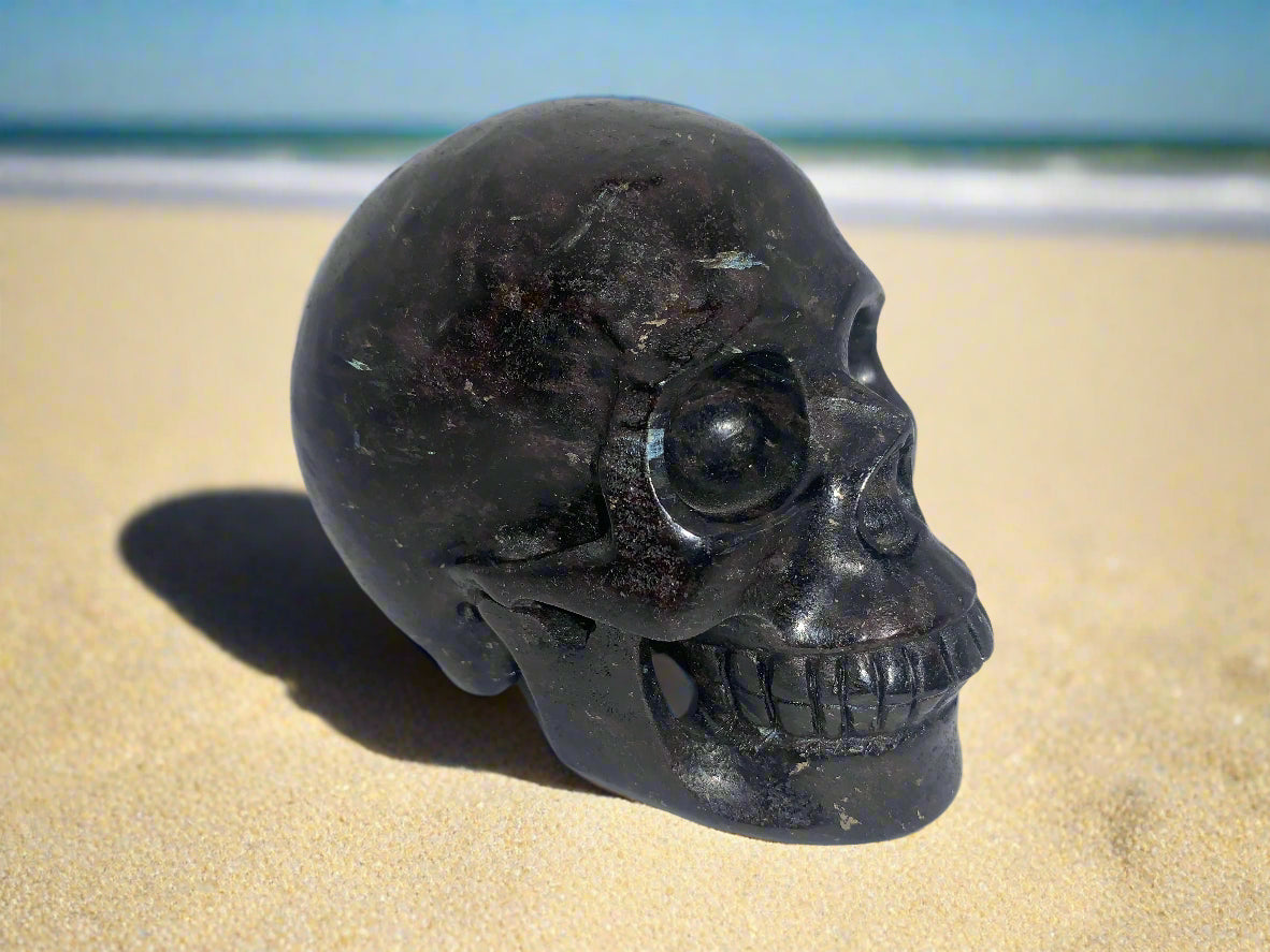 4.3" Arfvedsonite Skull