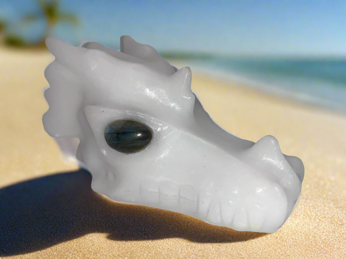 Cráneo de dragón de jade blanco de 5,5" con ojos de labradorita