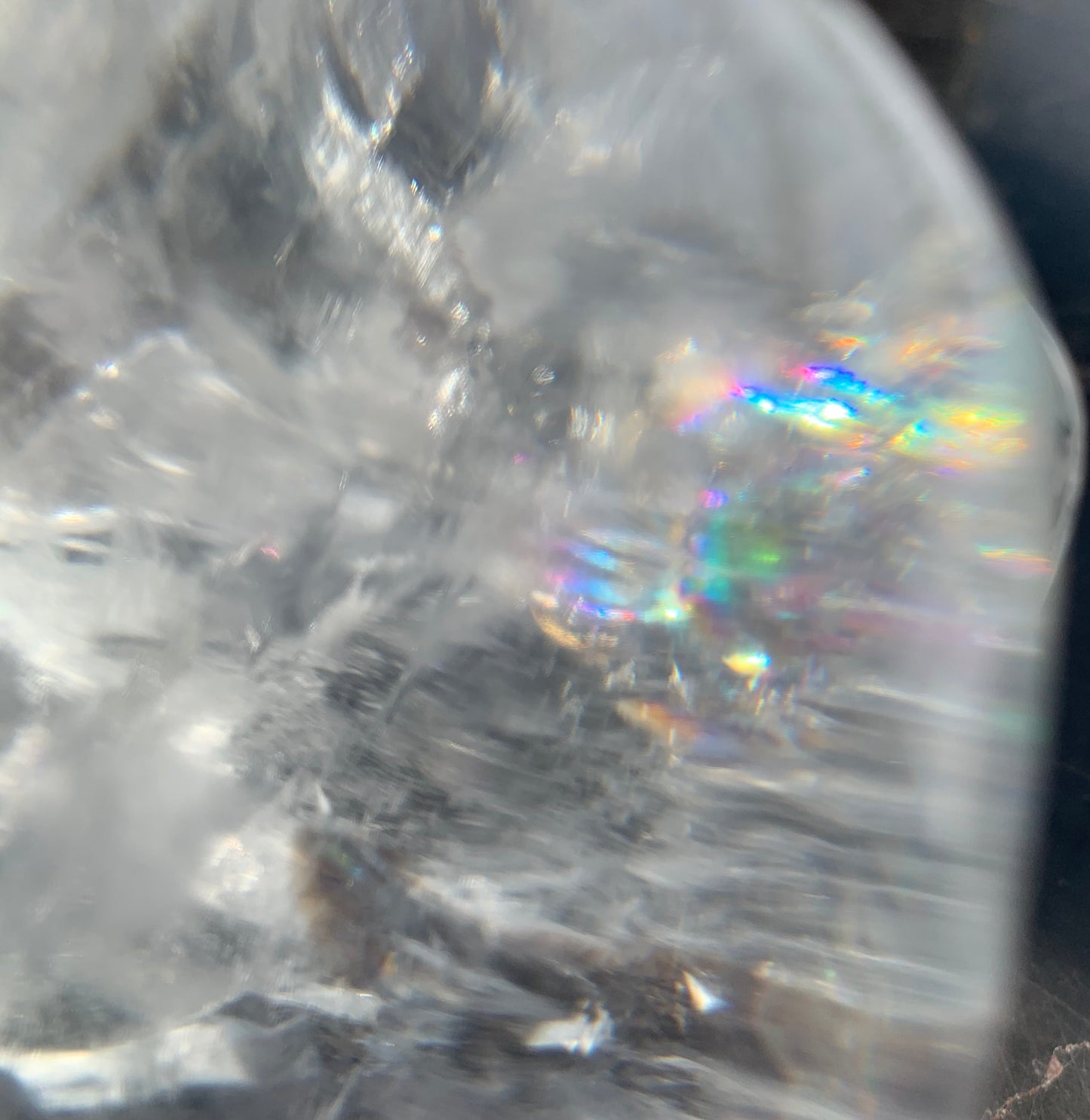 Cráneo de cuarzo del Himalaya de 4,6" con arcoíris