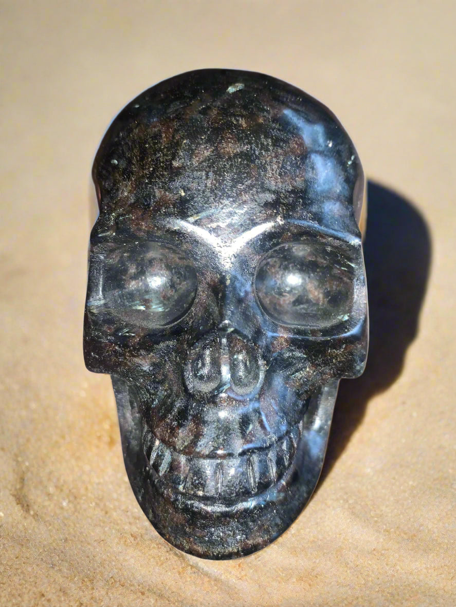 4.3" Arfvedsonite Skull
