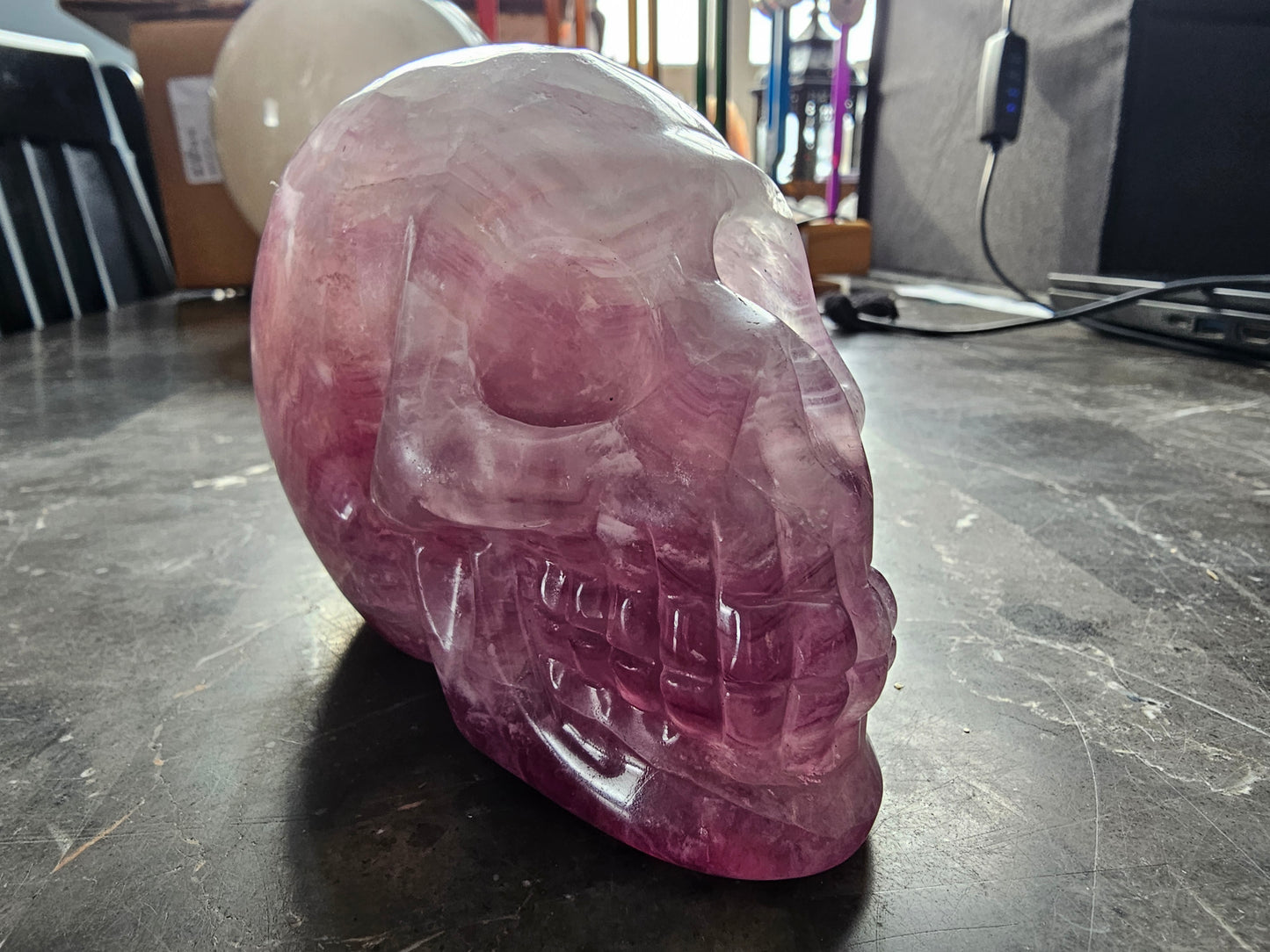 Cráneo de fluorita arcoíris de 4,8" con arcoíris