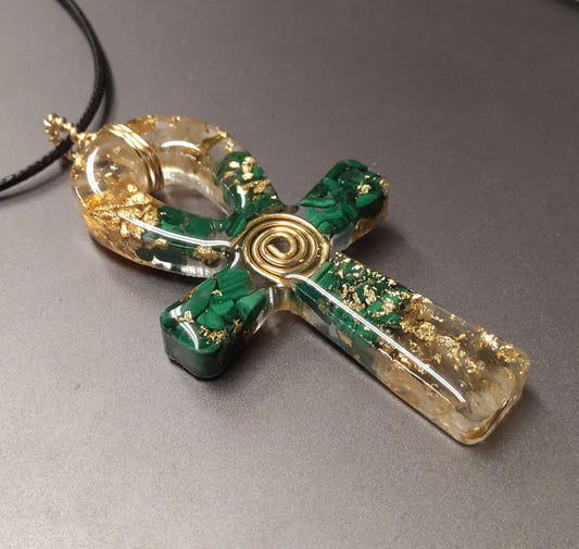 Collar Ankh de orgonita de citrino y malaquita