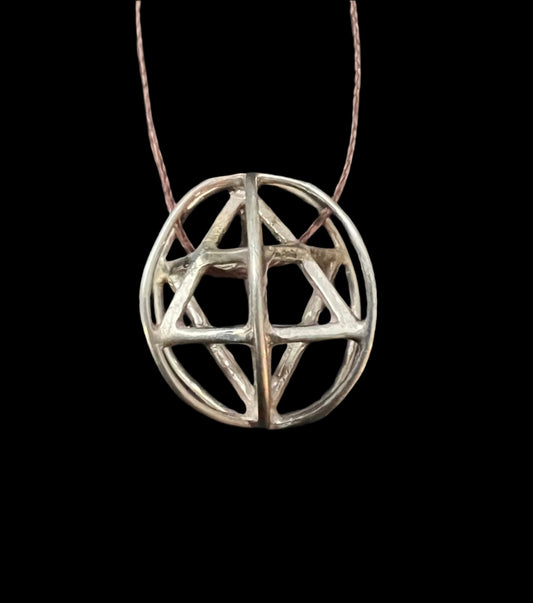 Colgante mediano de esfera de prana y Merkaba de oro Ka