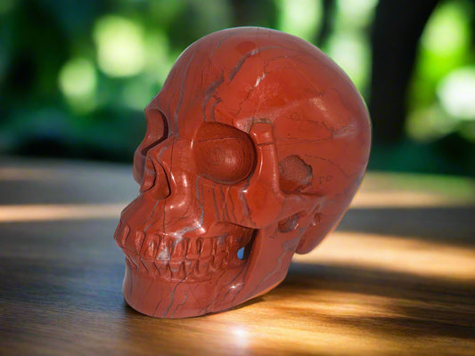 Cráneo de jaspe rojo de 5,3"