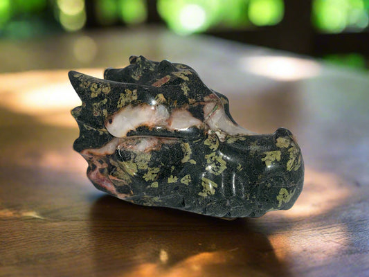 Cráneo de dragón de jaspe de la selva tropical de 4,6"