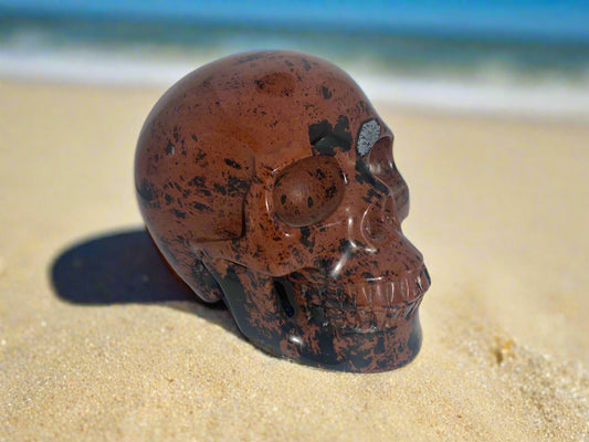 Cráneo de obsidiana y caoba de 5,3"