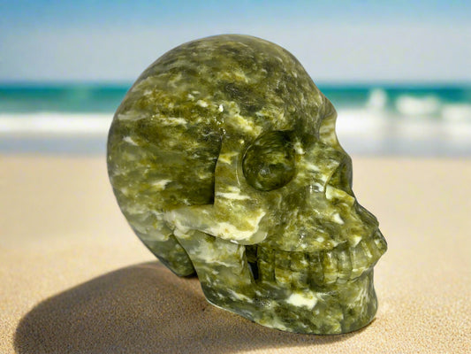 Cráneo de mármol serpentino de 5,3"