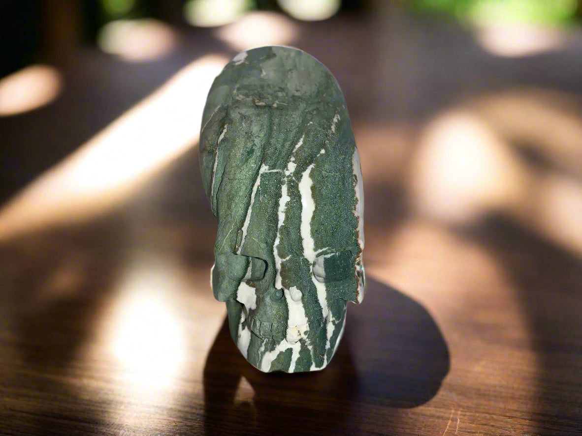 Cráneo de palma de jaspe cebra verde de 4,2"