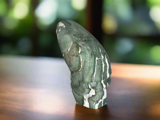 Cráneo de palma de jaspe cebra verde de 4,2"