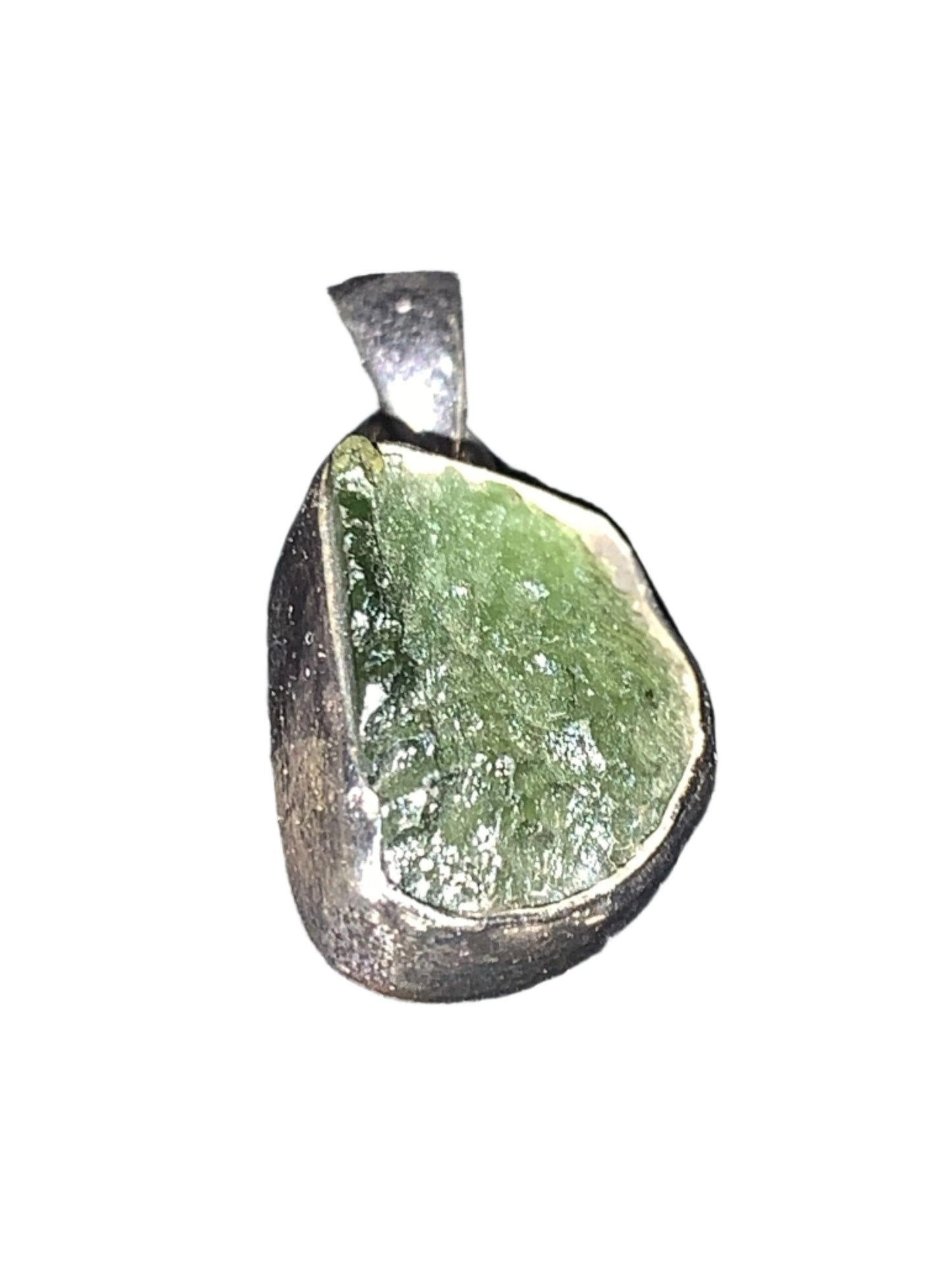 Colgante de moldavita en plata de ley